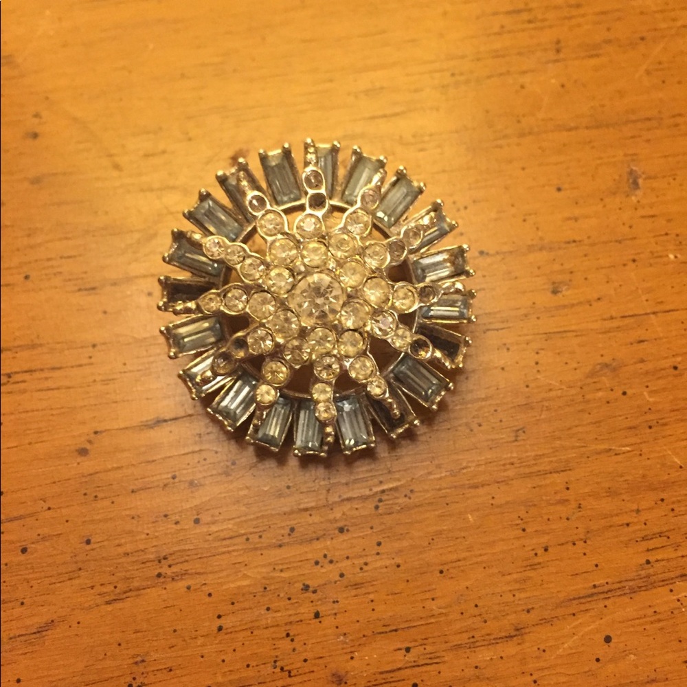 Vintage Brooch costume jewelry.